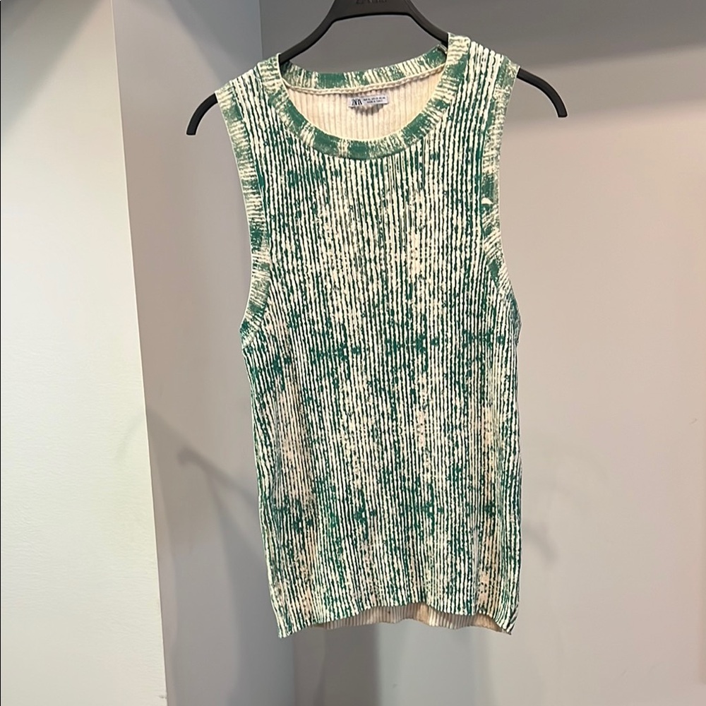 Zara Green and White Sleeveless Knit Top